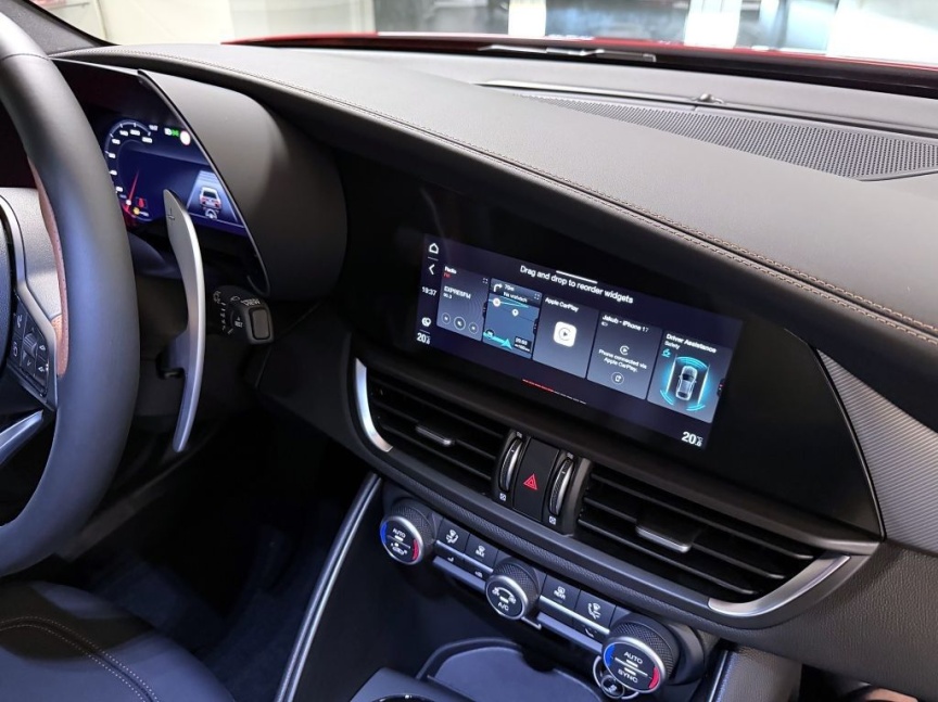 Alfa Romeo Giulia 2.0T 280k AT8 ZF Q4 4x4 Intensa *494*