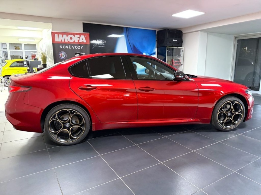 Alfa Romeo Giulia 2.0T 280k AT8 ZF Q4 4x4 Intensa *494*
