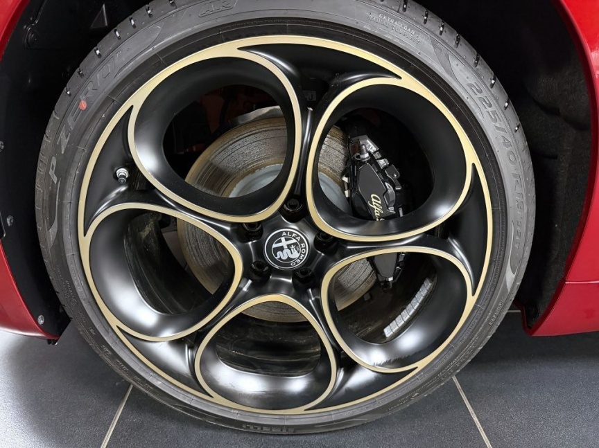 Alfa Romeo Giulia 2.0T 280k AT8 ZF Q4 4x4 Intensa *494*