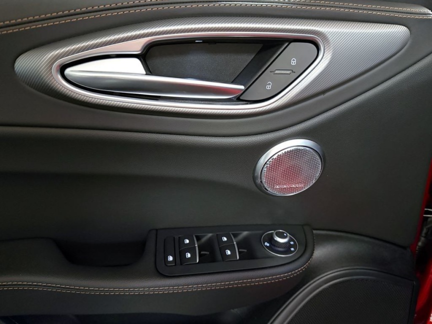 Alfa Romeo Giulia 2.0T 280k AT8 ZF Q4 4x4 Intensa *494*