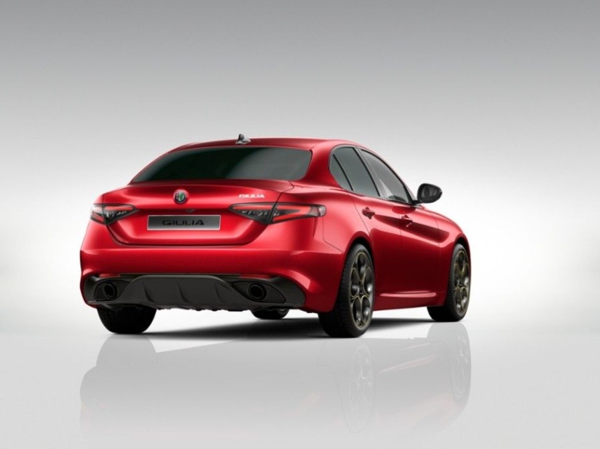 Alfa Romeo Giulia 2.0T 280k AT8 ZF Q4 4x4 Intensa *494*