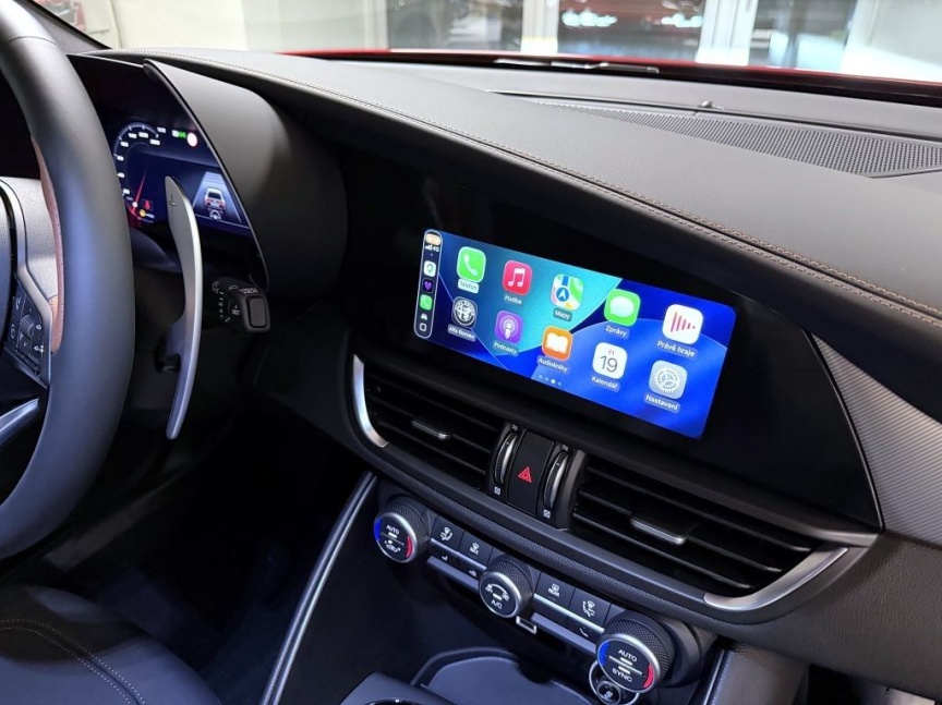 Alfa Romeo Giulia 2.0T 280k AT8 ZF Q4 4x4 Intensa *650*