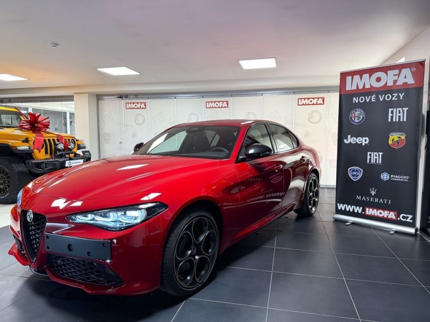Alfa Romeo Giulia 2.0T 280k AT8 ZF Q4 4x4 Intensa *650*
