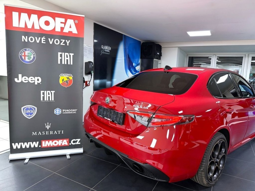 Alfa Romeo Giulia 2.0T 280k AT8 ZF Q4 4x4 Intensa *650*