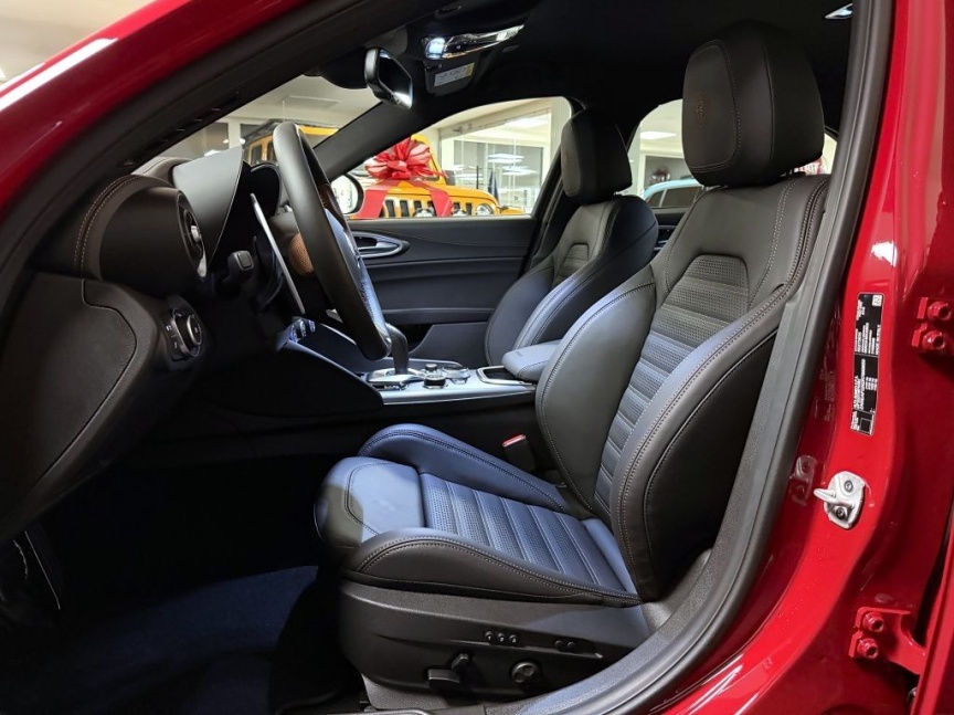 Alfa Romeo Giulia 2.0T 280k AT8 ZF Q4 4x4 Intensa *650*