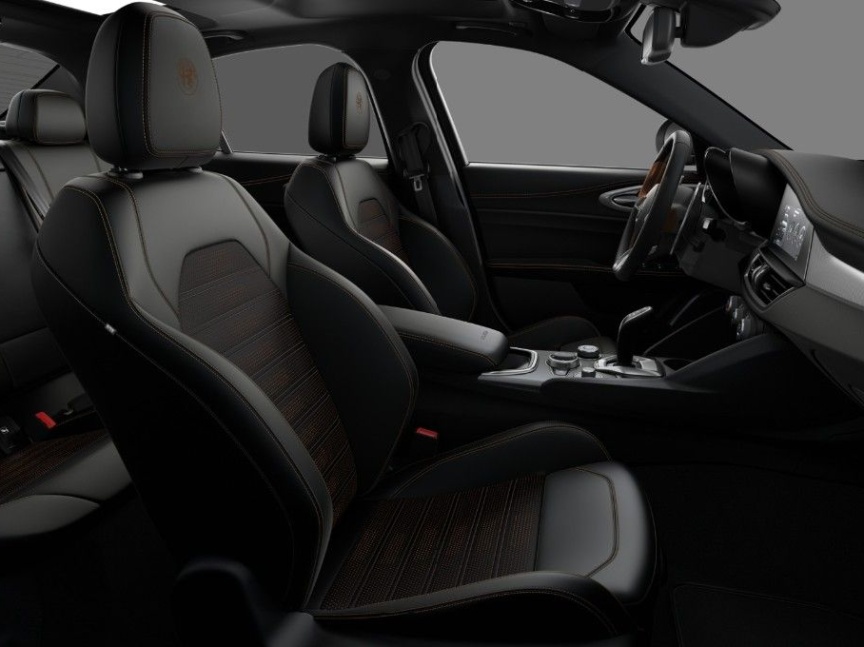 Alfa Romeo Giulia 2.0T 280k AT8 ZF Q4 4x4 Intensa *782*