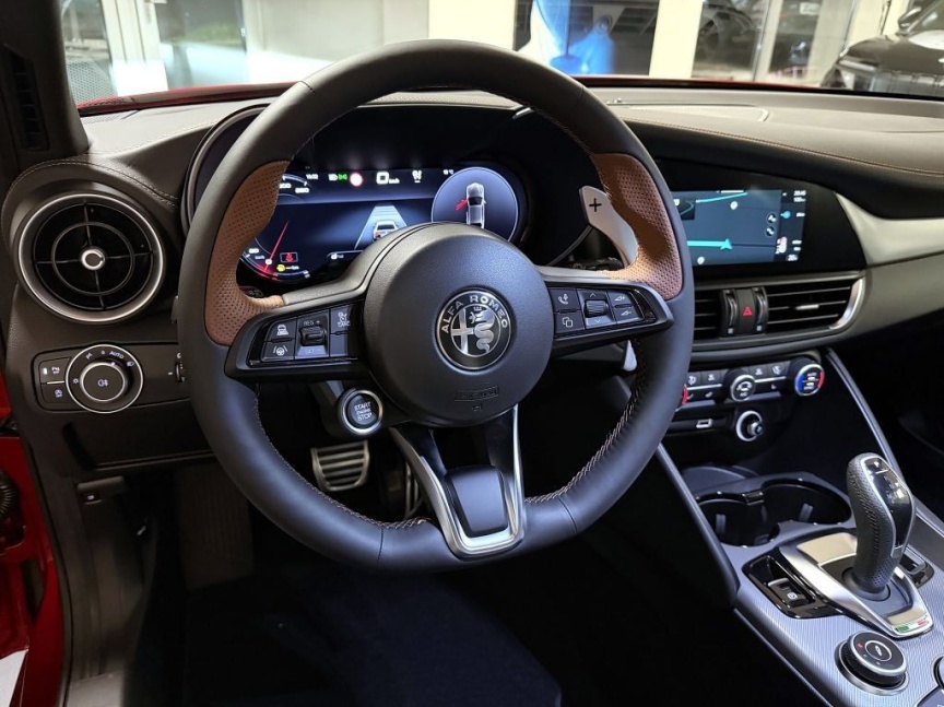 Alfa Romeo Giulia 2.0T 280k AT8 ZF Q4 4x4 Intensa *804*