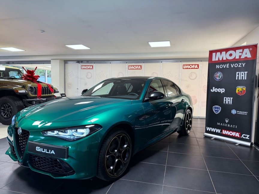 Alfa Romeo Giulia 2.0T 280k AT8 ZF Q4 4x4 Intensa *836*