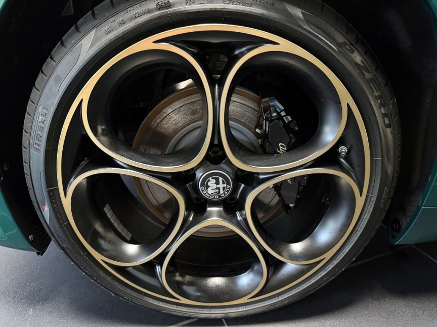 Alfa Romeo Giulia 2.0T 280k AT8 ZF Q4 4x4 Intensa *836*