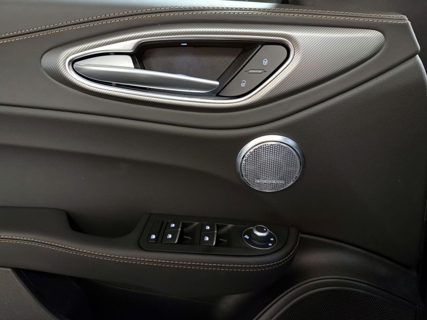 Alfa Romeo Giulia 2.0T 280k AT8 ZF Q4 4x4 Intensa *858*