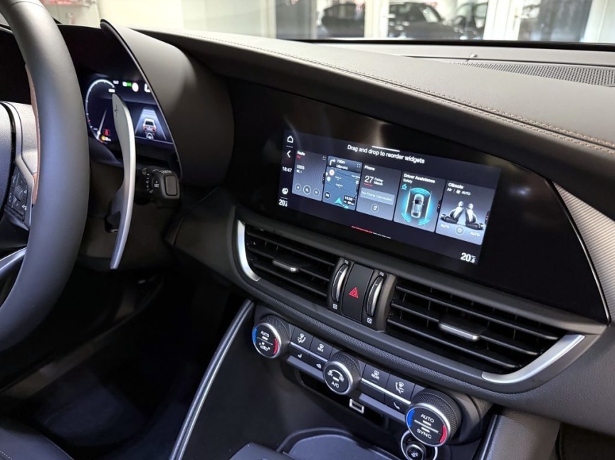 Alfa Romeo Giulia 2.0T 280k AT8 ZF Q4 4x4 Intensa *858*