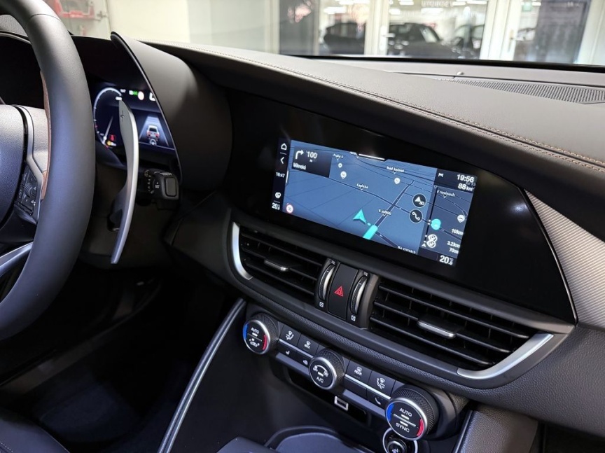 Alfa Romeo Giulia 2.0T 280k AT8 ZF Q4 4x4 Intensa *858*