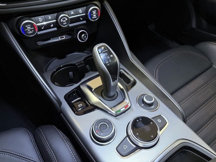 Alfa Romeo Giulia 2.0T 280k AT8 ZF Q4 4x4 Intensa *858*