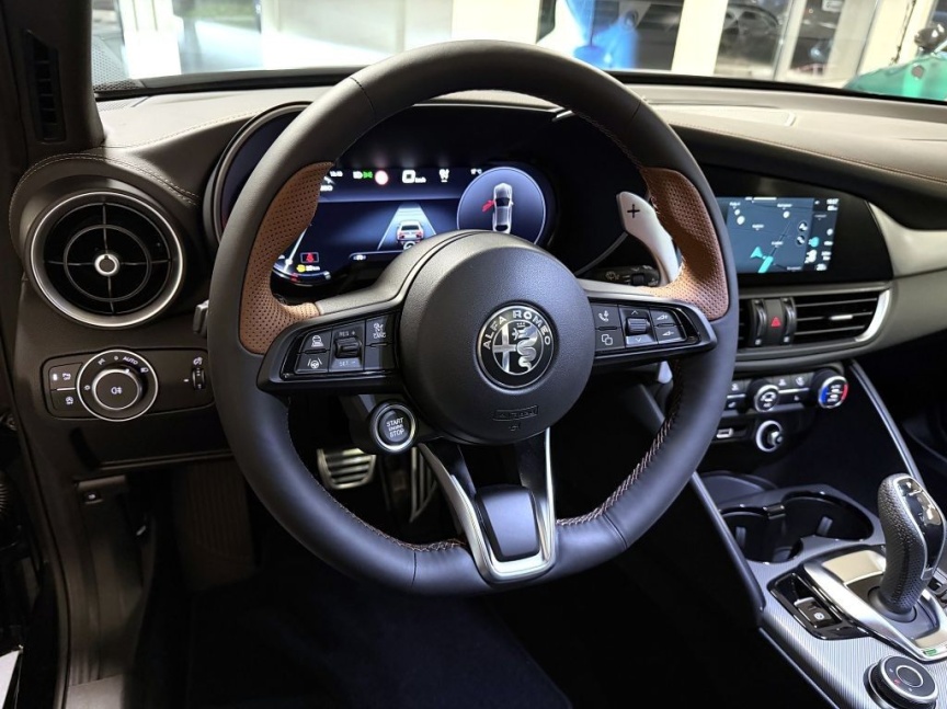 Alfa Romeo Giulia 2.0T 280k AT8 ZF Q4 4x4 Intensa *858*