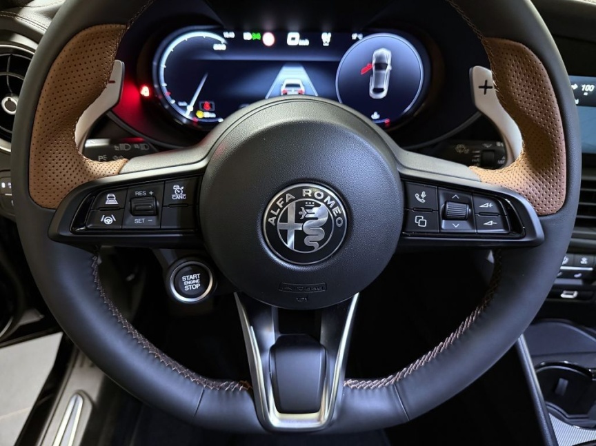 Alfa Romeo Giulia 2.0T 280k AT8 ZF Q4 4x4 Intensa *858*