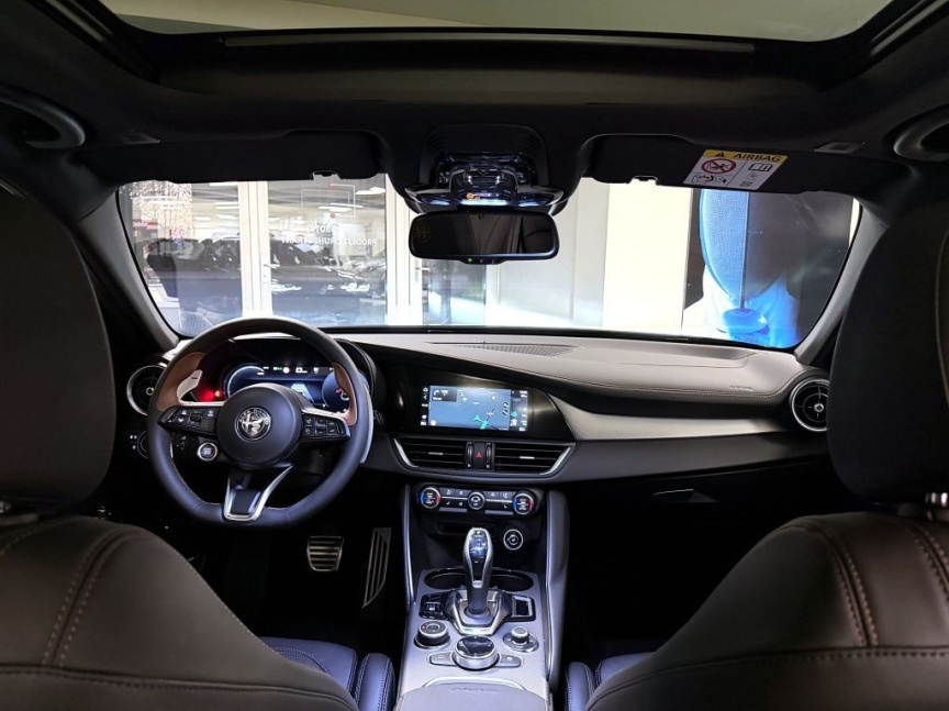 Alfa Romeo Giulia 2.0T 280k AT8 ZF Q4 4x4 Intensa *858*