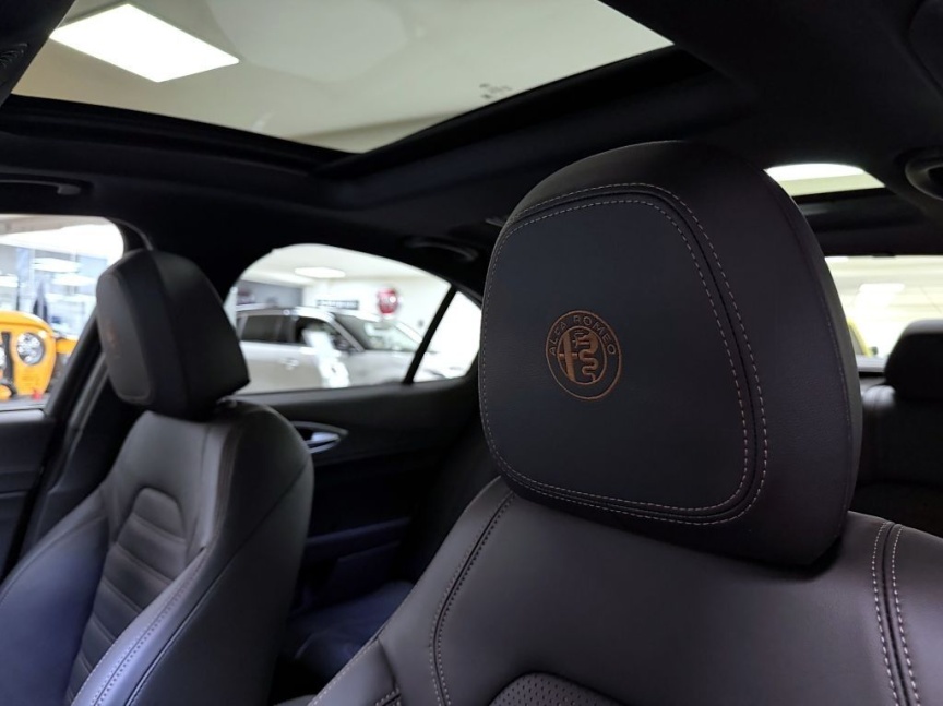 Alfa Romeo Giulia 2.0T 280k AT8 ZF Q4 4x4 Intensa *858*