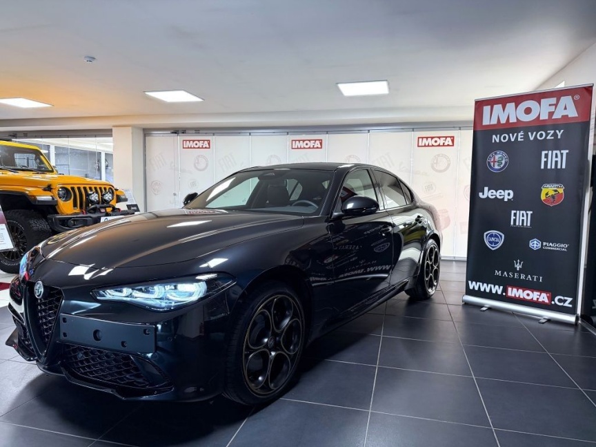 Alfa Romeo Giulia 2.0T 280k AT8 ZF Q4 4x4 Intensa *858*