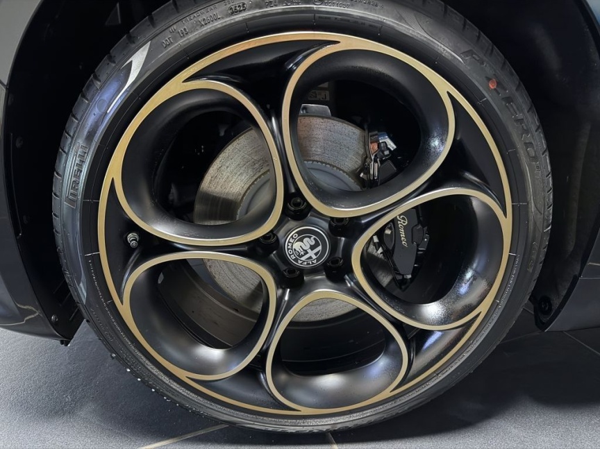 Alfa Romeo Giulia 2.0T 280k AT8 ZF Q4 4x4 Intensa *858*