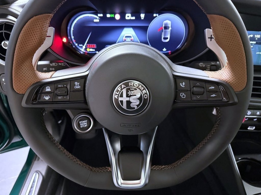 Alfa Romeo Giulia 2.0T 280k AT8 ZF Q4 4x4 Intensa *870*