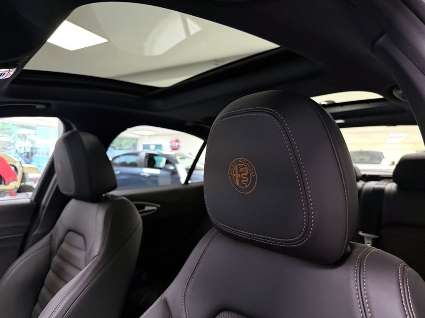Alfa Romeo Giulia 2.0T 280k AT8 ZF Q4 4x4 Intensa *870*