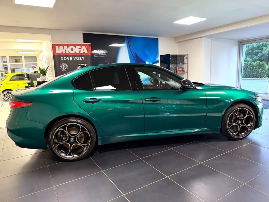 Alfa Romeo Giulia 2.0T 280k AT8 ZF Q4 4x4 Intensa *870*