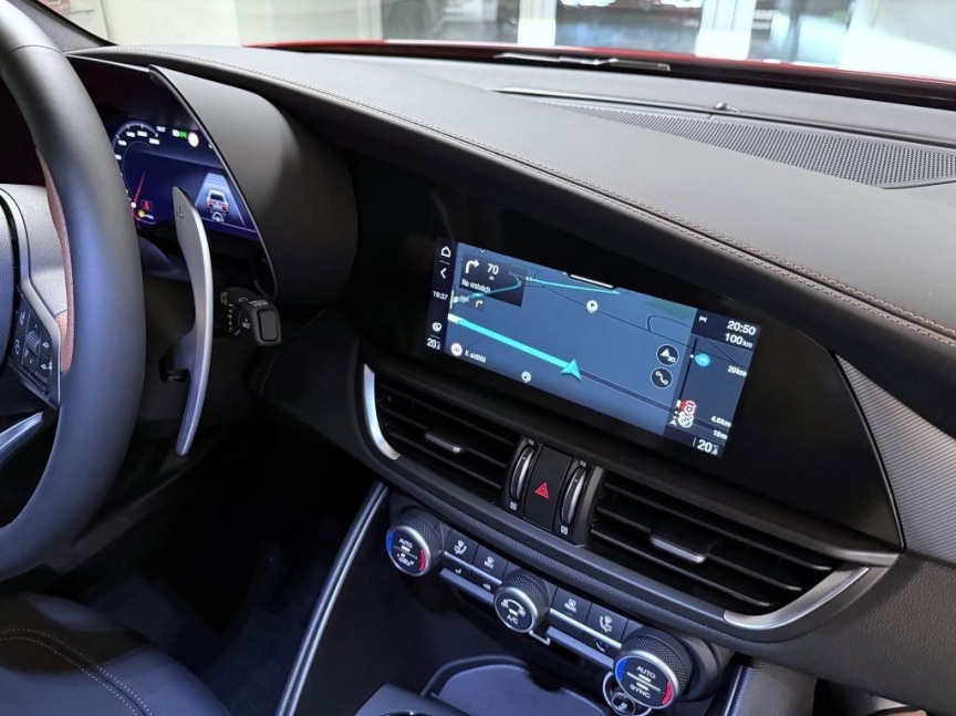 Alfa Romeo Giulia 2.0T 280k AT8 ZF Q4 4x4 Intensa *891*