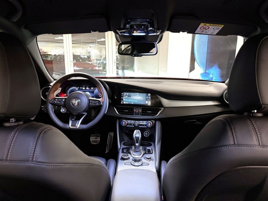 Alfa Romeo Giulia 2.0T 280k AT8 ZF Q4 4x4 Intensa *891*
