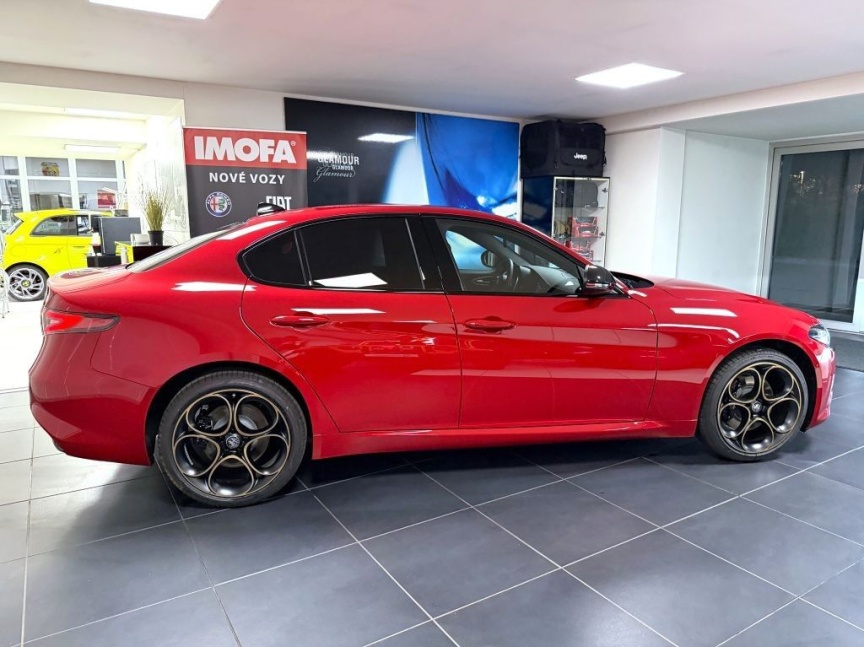 Alfa Romeo Giulia 2.0T 280k AT8 ZF Q4 4x4 Intensa *891*