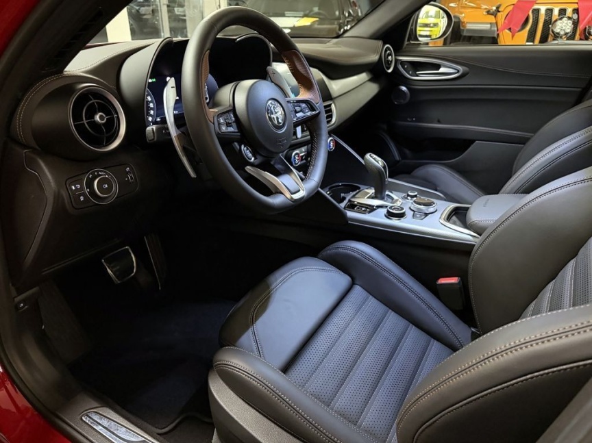 Alfa Romeo Giulia 2.0T 280k AT8 ZF Q4 4x4 Intensa *891*