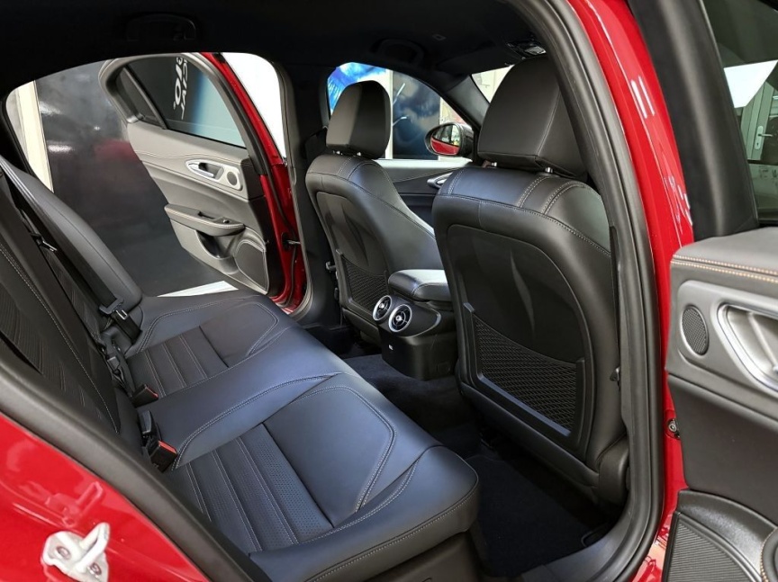 Alfa Romeo Giulia 2.0T 280k AT8 ZF Q4 4x4 Intensa *891*