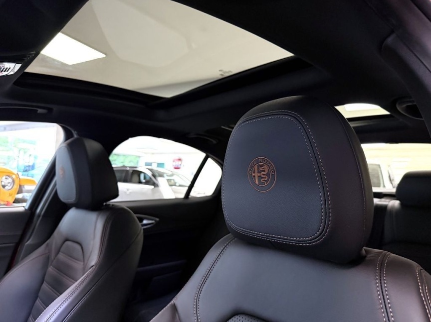 Alfa Romeo Giulia 2.0T 280k AT8 ZF Q4 4x4 Intensa *959*