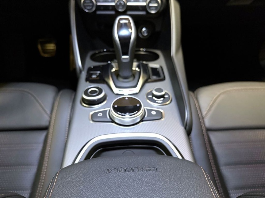 Alfa Romeo Giulia 2.0T 280k AT8 ZF Q4 4x4 Intensa *973*