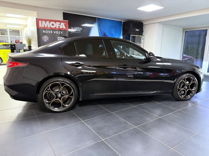 Alfa Romeo Giulia 2.0T 280k AT8 ZF Q4 4x4 Intensa *973*