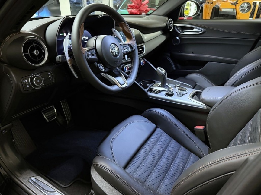 Alfa Romeo Giulia 2.0T 280k AT8 ZF Q4 4x4 Intensa *973*