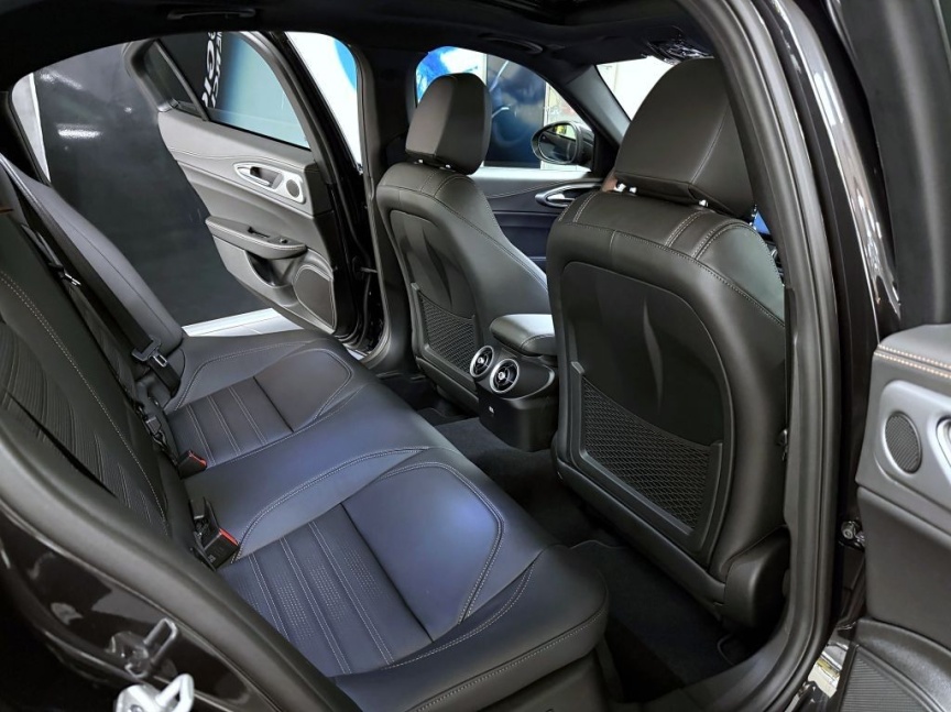 Alfa Romeo Giulia 2.0T 280k AT8 ZF Q4 4x4 Intensa *973*