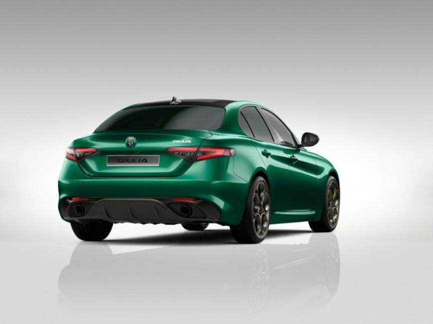 Alfa Romeo Giulia 2.0T 280k AT8 ZF Q4 4x4 Intensa *o3904*