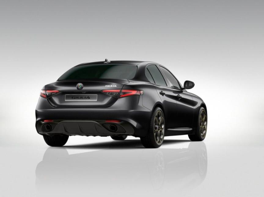 Alfa Romeo Giulia 2.0T 280k AT8 ZF Q4 4x4 Intensa *o508*