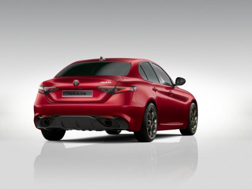 Alfa Romeo Giulia 2.0T 280k AT8 ZF Q4 4x4 Intensa *o543*