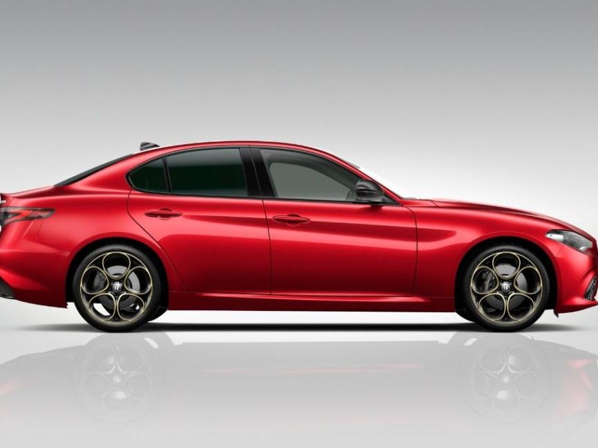 Alfa Romeo Giulia 2.0T 280k AT8 ZF Q4 4x4 Intensa *o5695,o5696*