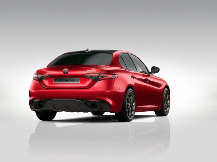 Alfa Romeo Giulia 2.0T 280k AT8 ZF Q4 4x4 Intensa *o5695,o5696*