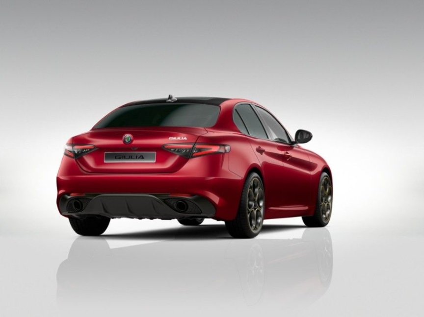Alfa Romeo Giulia 2.0T 280k AT8 ZF Q4 4x4 Intensa *o956*