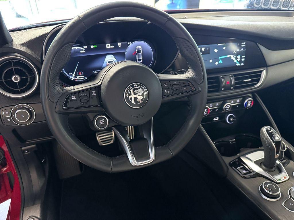 Alfa Romeo Giulia 2.0T 280k AT8 ZF Q4 4x4 TI, reg. 03/2024