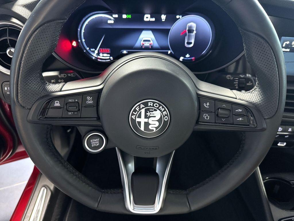 Alfa Romeo Giulia 2.0T 280k AT8 ZF Q4 4x4 TI, reg. 03/2024