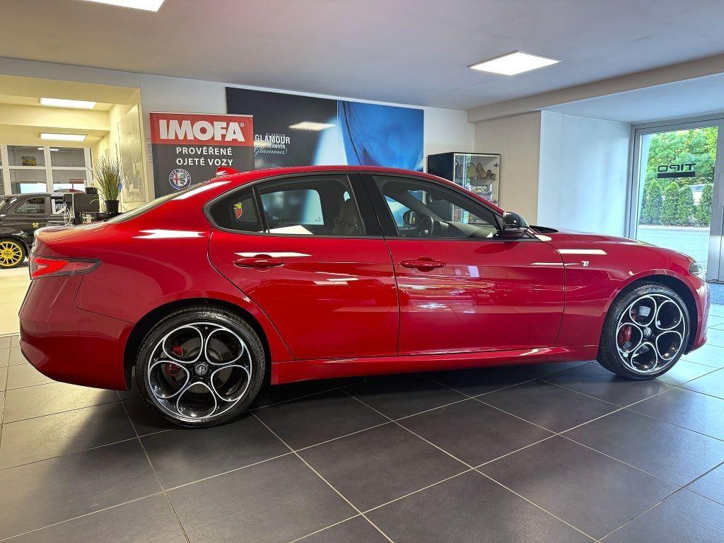 Alfa Romeo Giulia 2.0T 280k AT8 ZF Q4 4x4 TI, reg. 03/2024