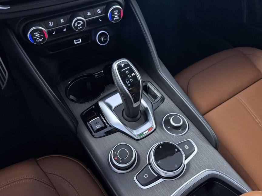Alfa Romeo Giulia 2.0T 280k AT8 ZF Q4 4x4 TI