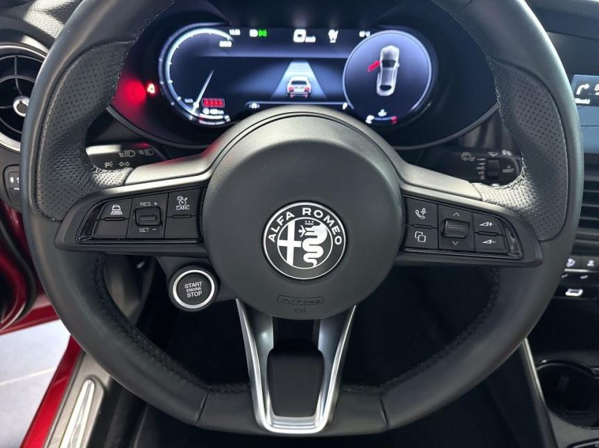 Alfa Romeo Giulia 2.0T 280k AT8 ZF Q4 4x4 TI