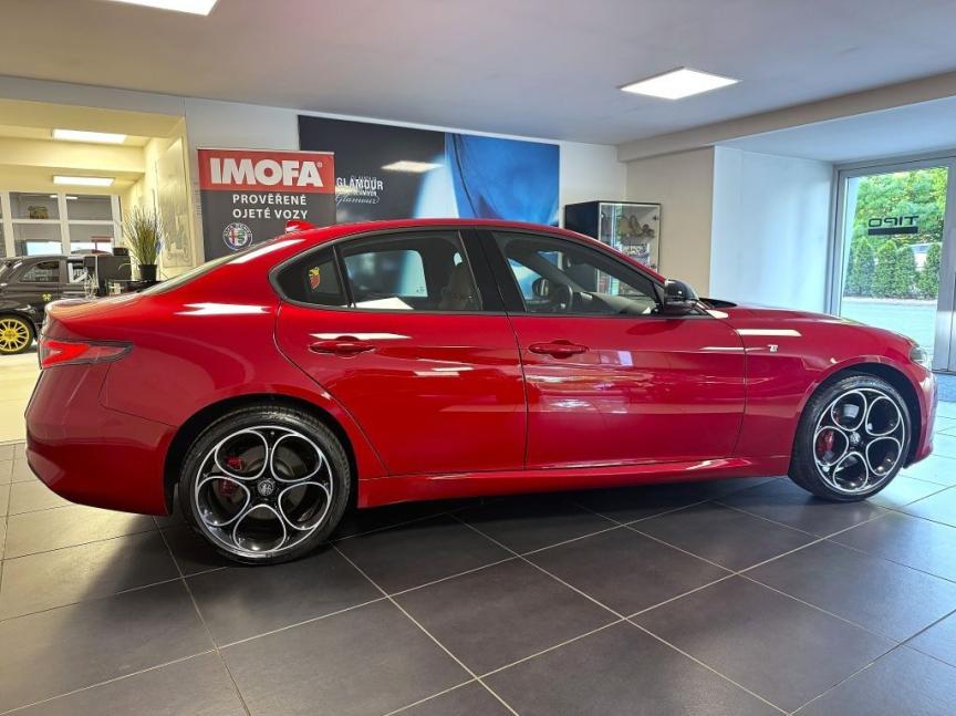 Alfa Romeo Giulia 2.0T 280k AT8 ZF Q4 4x4 TI