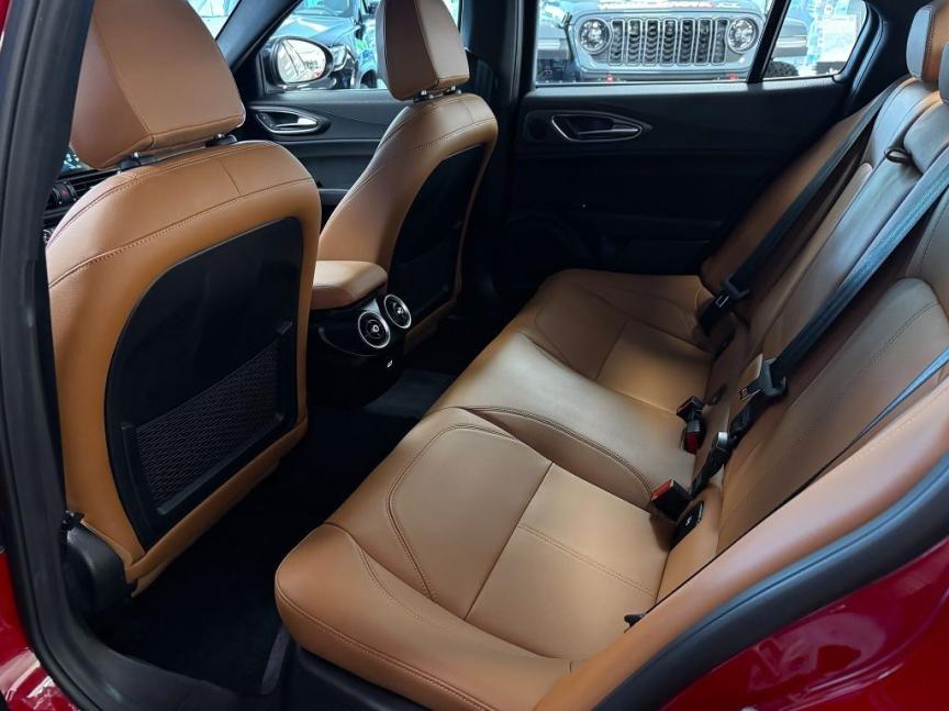 Alfa Romeo Giulia 2.0T 280k AT8 ZF Q4 4x4 TI