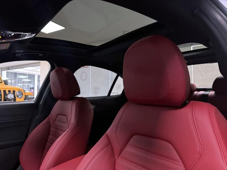 Alfa Romeo Giulia 2.0T 280k AT8 ZF Q4 4x4 Veloce *048*